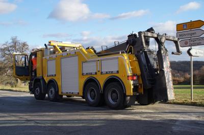 Stuttgart: Massenanfall von Verletzten nach Busunfall an der Bushaltestelle 